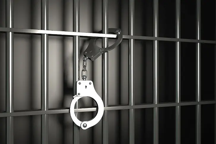 Окръжна прокуратура – Враца задържа за срок до 72 часа рецидивист, обвинен за грабеж над възрастна жена