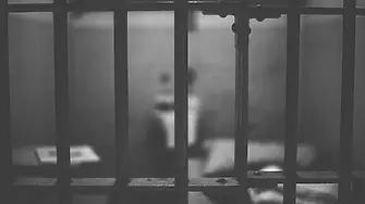 Затвор за рецидивисти, ограбили възрастна жена