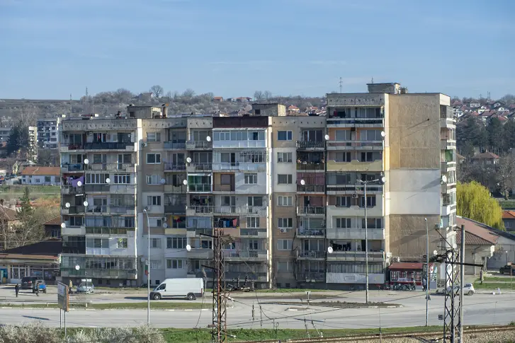 150 апартамента от два жилищни блока в Мездра  ще бъдат санирани