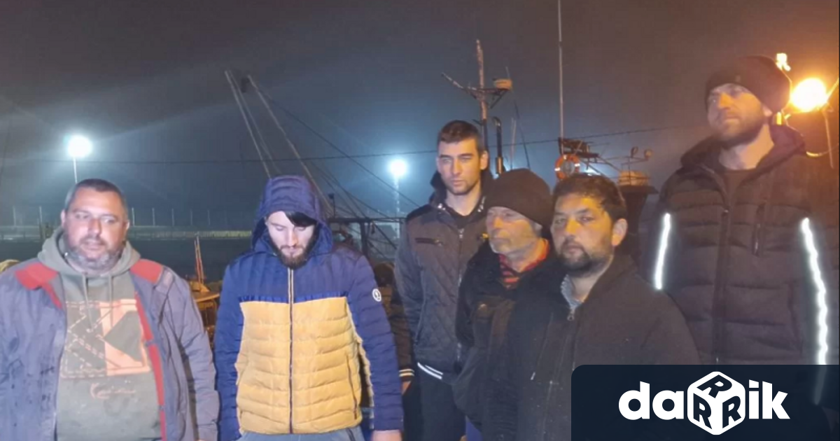 Задържаните български риболовни кораби от румънските власти остават в пристанище
