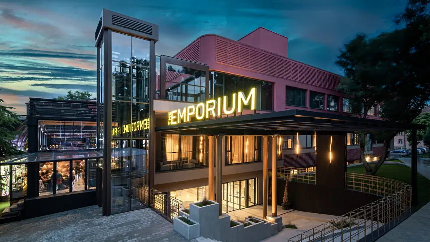Нов живот за РУМ „Евмолпия“ – соц сградата се превърна в модерен хотел с умни стаи и вдъхновяваща архитектура