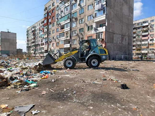 Прокуратурата се захвана с мръсотията в Столипиново, разпореди на общината незабавно почистване