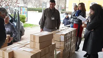 Изборните материали, пособия и устройства пристигнаха в Габрово