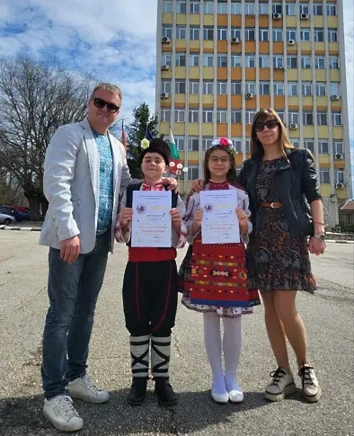 Ученици от ИНУ „Христо Ботев“ с призови места от конкурс в Червен бряг