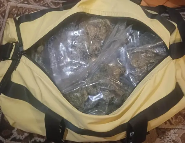 Откриха 3 кг марихуани и синтетични наркотици