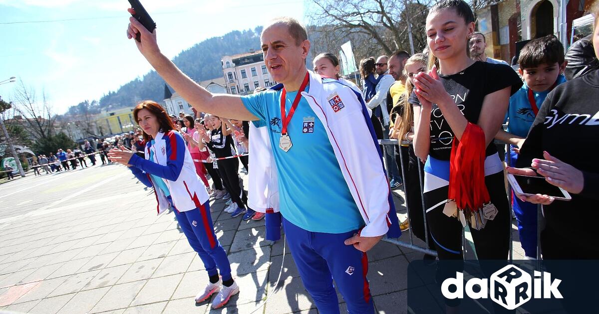 Рекордьорката на България в маратона Милица Мирчева и параолимпийският вицешампион