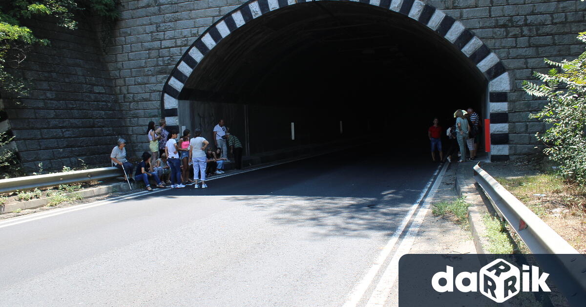 До средата на лятото движението в тунел Железница“ на автомагистрала