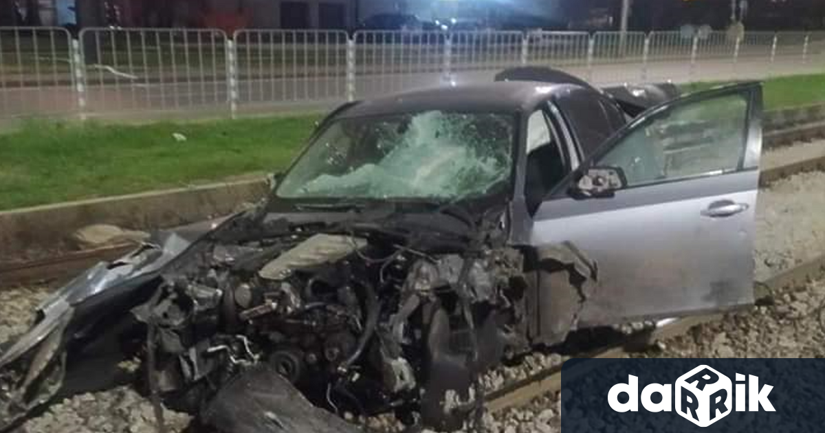 Автомобил е катастрофирал на бул Ботвградско шосе в София Колата