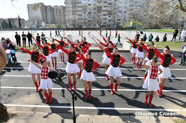  Организираха спортен празник на обновените площадки в СУ „К. Константинов“