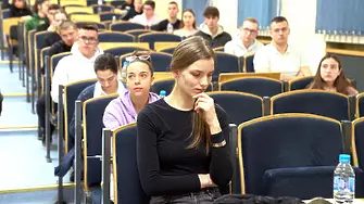 Рекорден брой кандидат-студенти за медицина и фармация на предварителния изпит по биология и химия в МУ–Плевен