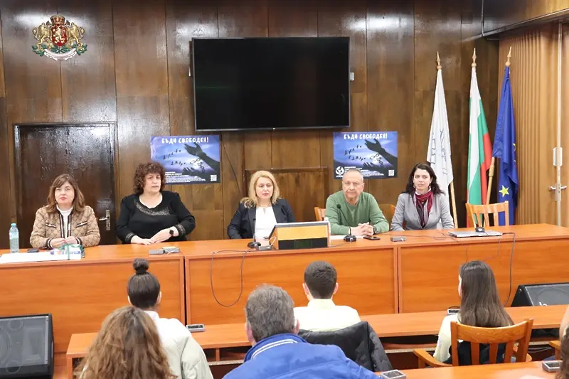 Яна Ненкова и Вихър Даков са големите победители в конкурса срещу дрогата