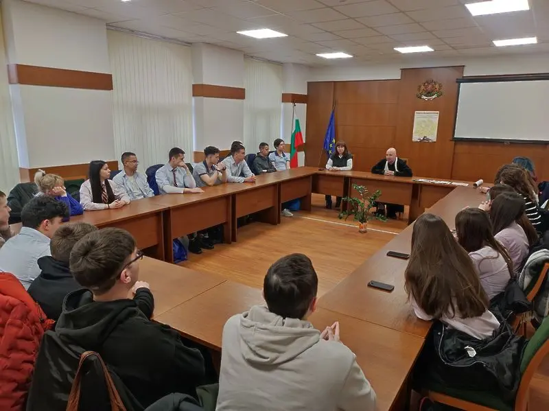 Образователни срещи с ученици от три гимназии в Административен съд - Русе