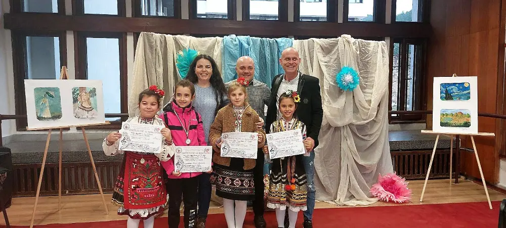 Награди за изпълнители от класа по народно пеене на ДФА „Габровче“ от XV Национален детско-юношески конкурс „Песенна дъга над Кутев“