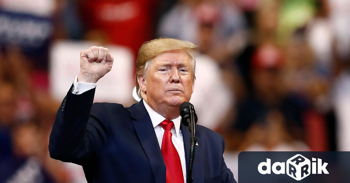 Доналд Тръмп е пристигнал в районната прокуратура в Манхатън и