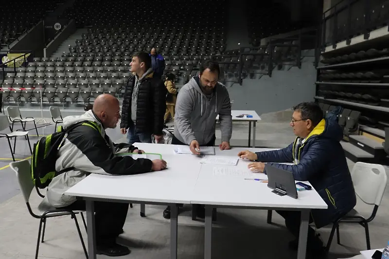 Първите секционни избирателни комисии са вече в „Арена Русе” 