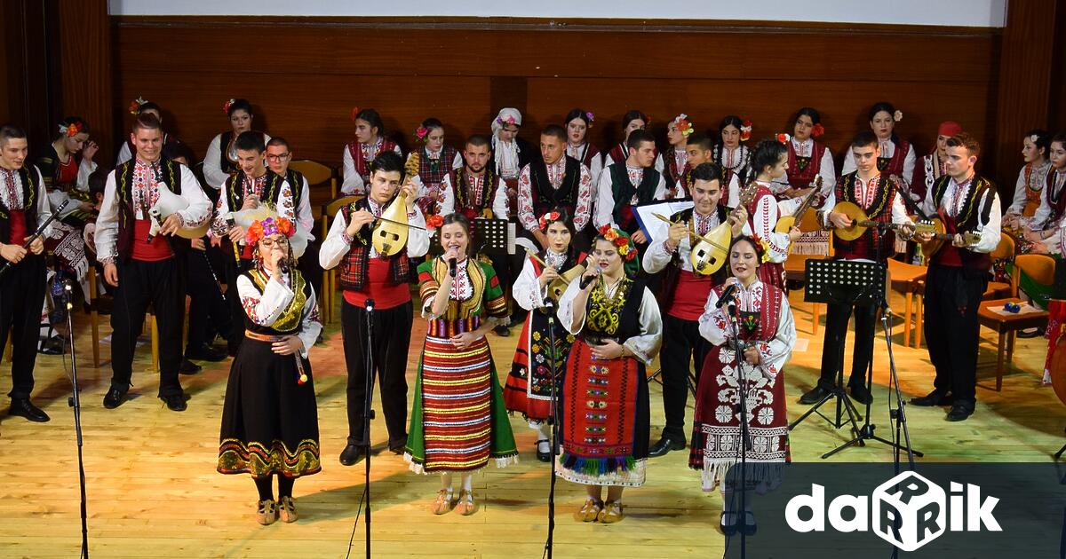 Националното училище за фолклорни изкуства Филип Кутев ще изнесе голям