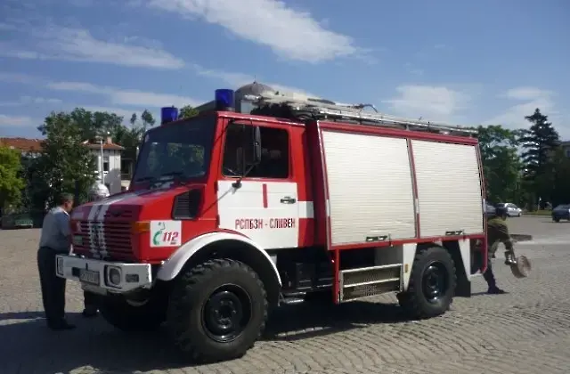 Пожарникари гасиха запалени отпадъци в района на летище „Бършен“