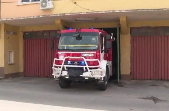 Късо съединение причини пожар в автомобил в Сливен