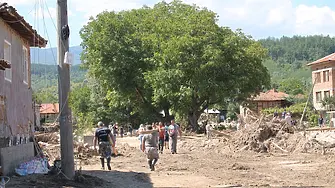 Жители на наводнените карловски села продължават да чакат държавата да плати тока им