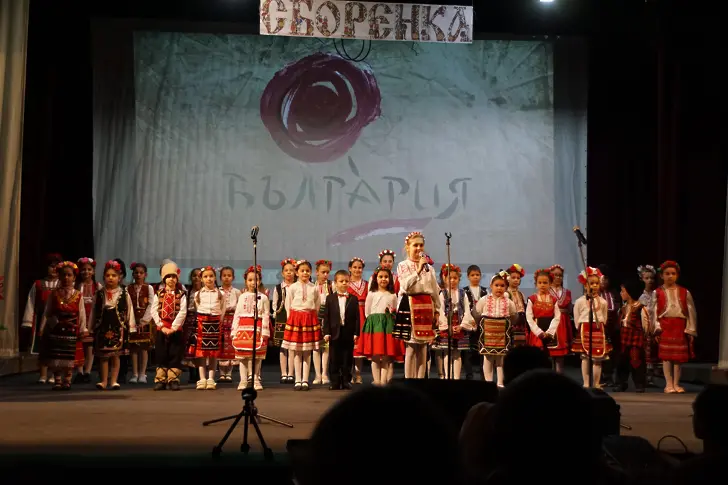 Духовната сила на българското народно изкуство с ТС „Сборенка” в град Левски