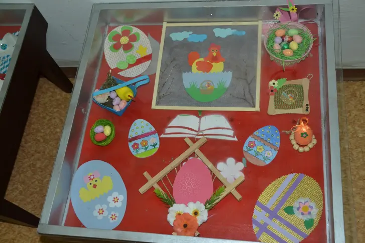 Картички с благопожелания за Великден получиха хората от третата възраст в Котел