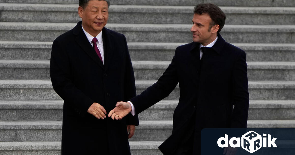 Френският президент Еманюел Макрон призова днес китайския президент Си Цзинпин