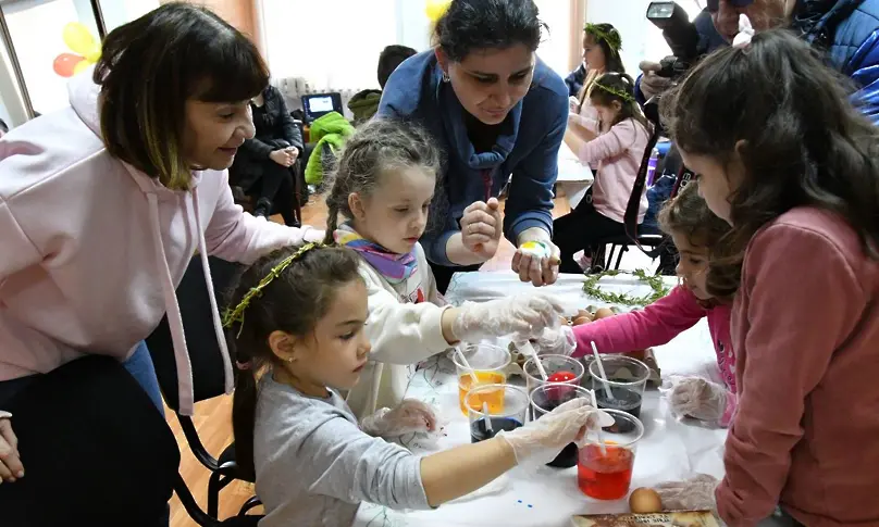 „Шарен Великден“ събра деца в хасковския музей