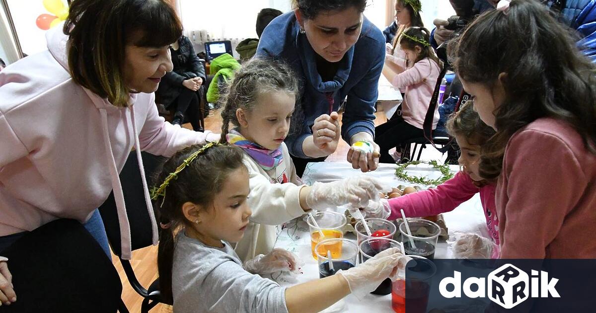 Детска работилница Шарен Великден отвори врати днес в Регионалния исторически