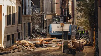 Шестима души са в неизвестност след срутване на две сгради в Марсилия