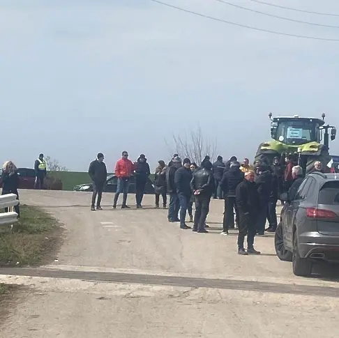 Зърнопроизводители от Сливен са част от протестиращите, блокирали граничния пункт край Кардам