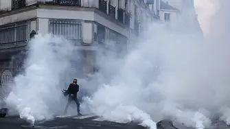 Законът за пенсионната реформа във Франция бе обнародван, протестите продължават (снимки и видео)