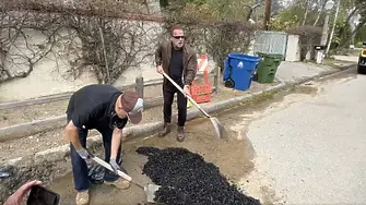 Шварценегер сам запълни дупка на пътя, оказа се, че е изкоп заради ремонт (видео)