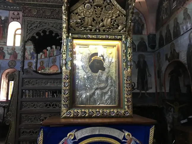 Традиционното литийно шествие от Бачковския манастир носи чудотворната икона на Света Богородица