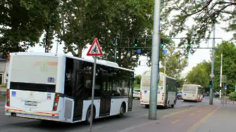 Градските автобуси с празнично разписание по Великден
