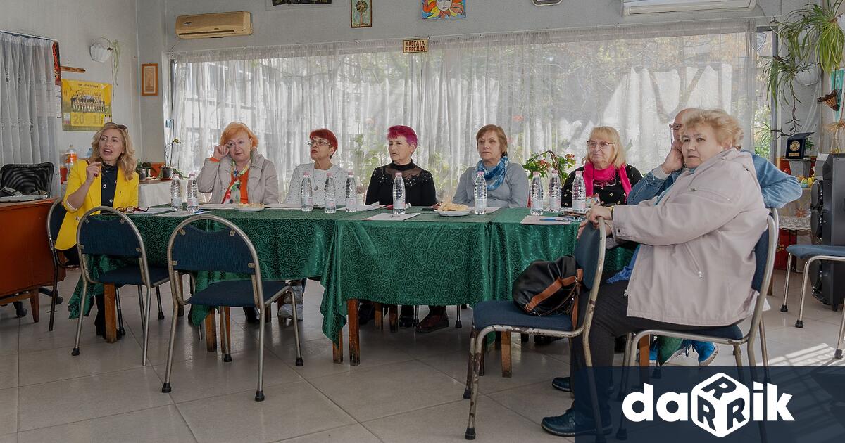 Пловдивските пенсионери ще творят изкуство и ще се обучават в