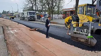 Дъждовното време спря асфалтирането на „Брезовско шосе“