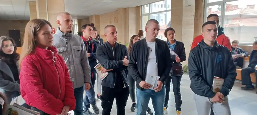 Ученици от ПГ по икономика и мениджмънт бяха гости в Ден на отворените врати организиран от Окръжен съд и Окръжна прокуратурата - Кюстендил  