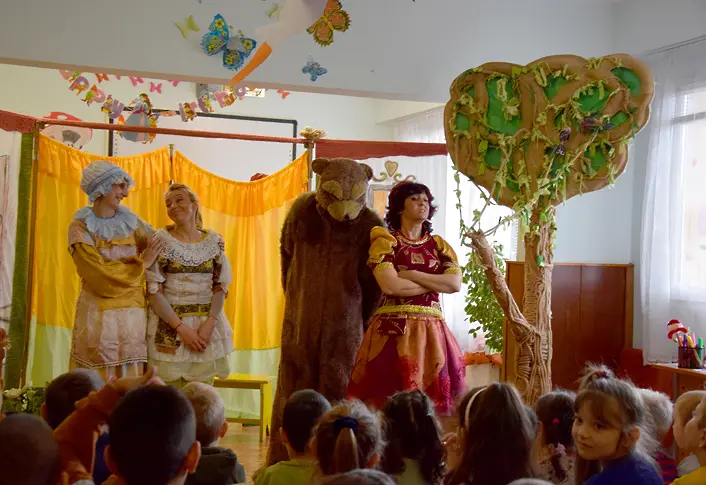 Музикален театър за децата на община Елена 