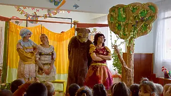Музикален театър за децата на община Елена 