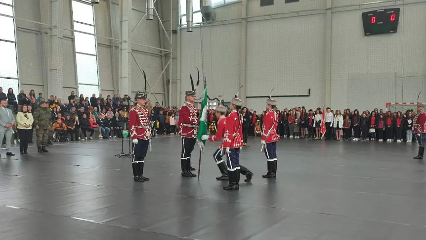 Връчиха знамето на 16-ти ученически гвардейски отряд в Рудозем 