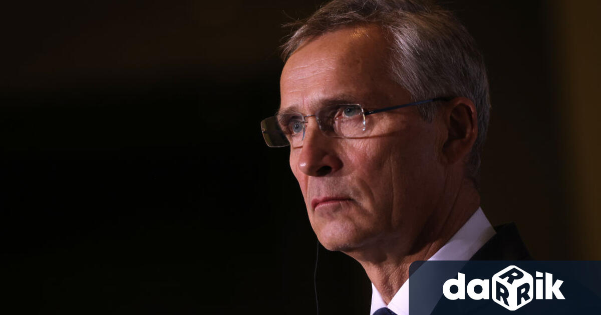 Генералният секретар на НАТО Йенс Столтенберг направи необявено посещение в