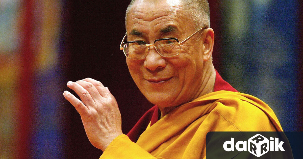 Далай Ламав центъра на полемика след публикуването на видео, в