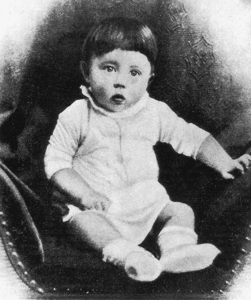 Адолф Хитлер като бебе