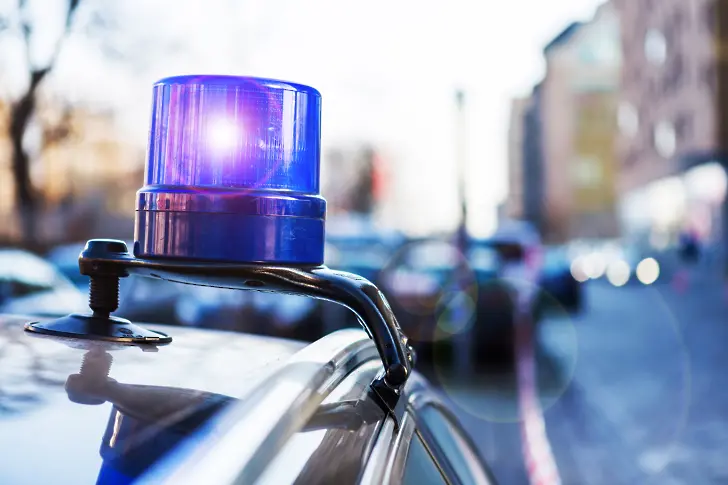 Полицията в Хасково издирва шофьор за ПТП