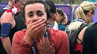 Начало след финала: Бегачи се сгодиха в края на маратон (видео)