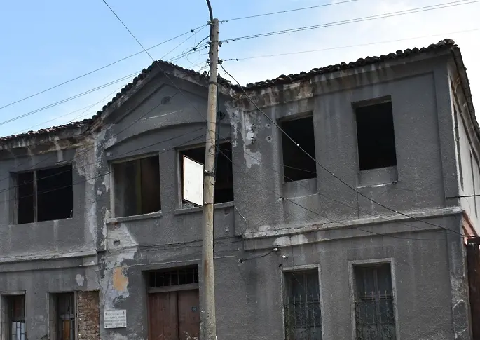 Избран е изпълнител за ремонта на Караалановото училище в Асеновград