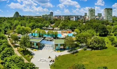 В петък откриват Националната изложба на цветя „Флора Бургас 2023“