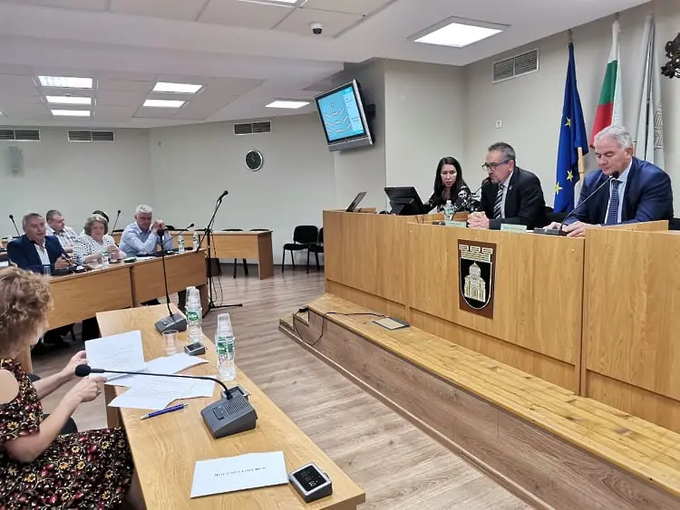 Четирима изявени плевенчани са предложени за удостояване със званието „Почетен гражданин на Община Плевен”