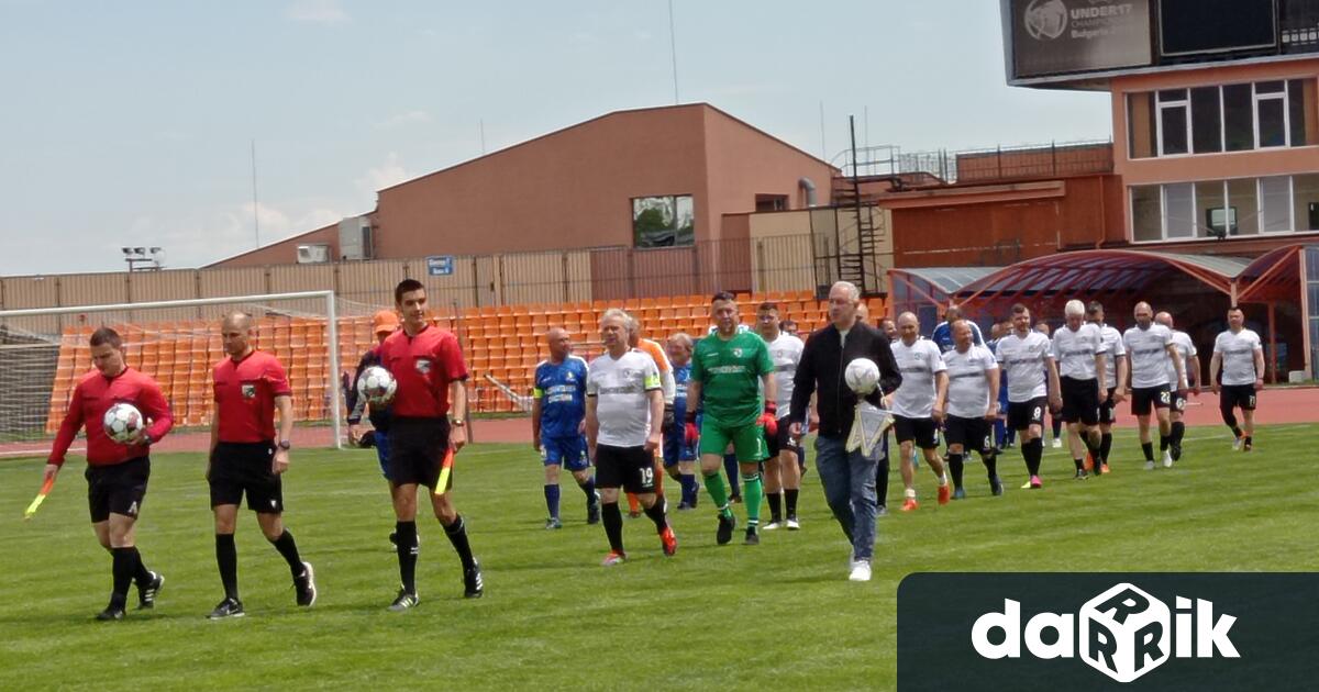 Днешниятблаготворителен футболен мач между отборите на Общински съвет-Сливен иНапоителни системи“,