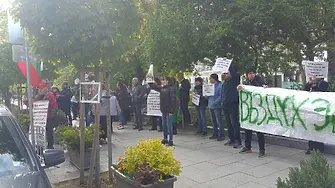 Повече от месец жителите на „Мусагеница“ протестират срещу строеж в района